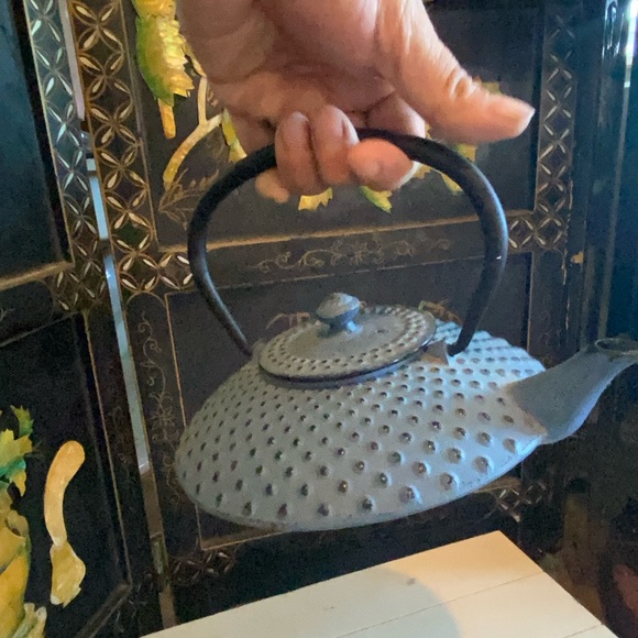 Heavy Tea Pot - Picture 4 of 6